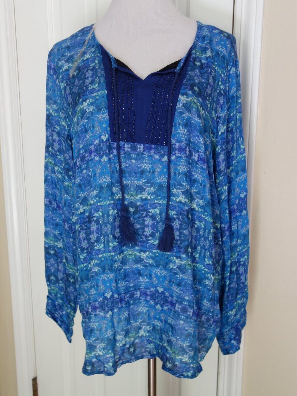 NWT $52 GLORIA VANDERBILT Violeta Cerulean Sky Combo Peasant Top 1X